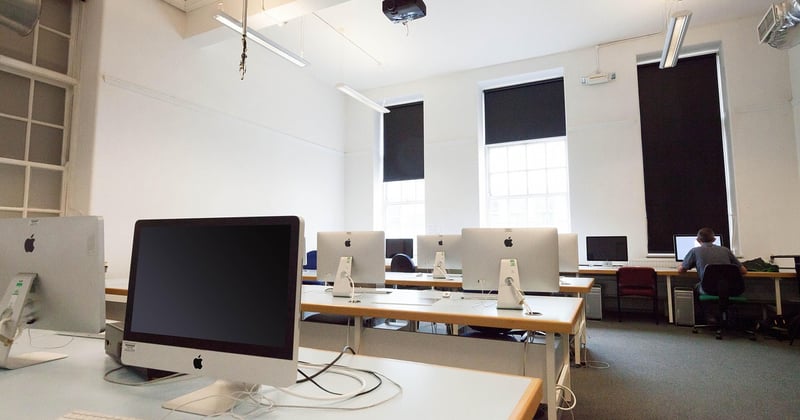 Ergonomie du poste de travail informatique en Espagne : le guide essentiel
